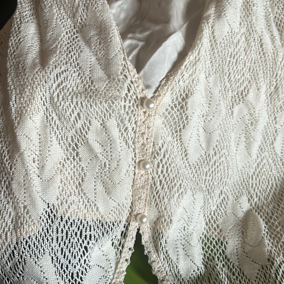 Woman’s off-White Vest SIZE L(16-18) - Picture 7 of 7